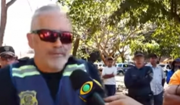 Repórter é destratado por fiscal durante demolição de casas em Goiânia 