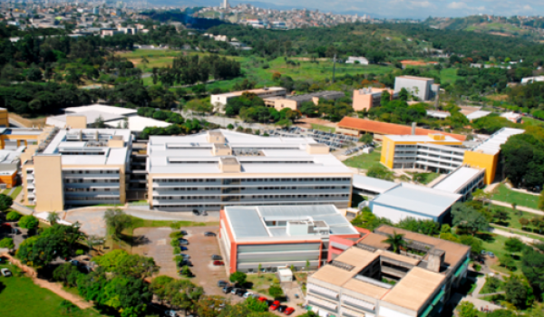 Estudantes da UFMG ficam em Goiânia após congresso estudantil e entidades trocam acusações 