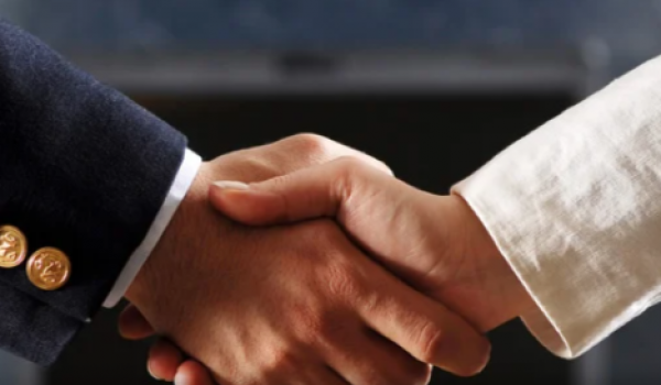 Setor comercial de Goiás bate recorde de empregos, mas salário segue abaixo da média nacional 