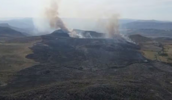 Incêndio atinge 900 hectares no Parque Nacional da Chapada dos Veadeiros