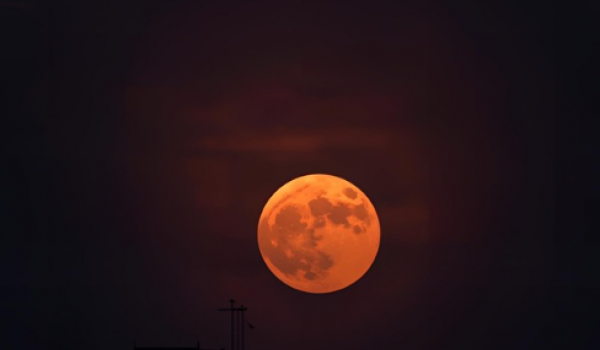 Setembro terá lua de sangue, eclipse solar e Saturno em destaque no céu