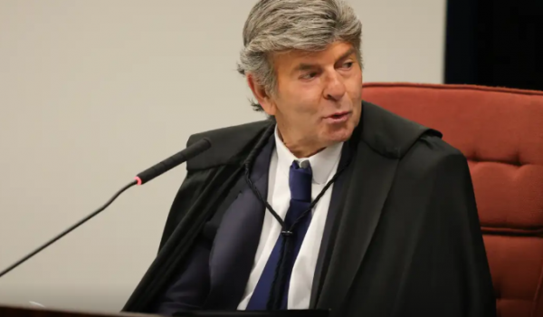 Fux absolve Bolsonaro e condena Braga Netto e Cid pela trama golpista 