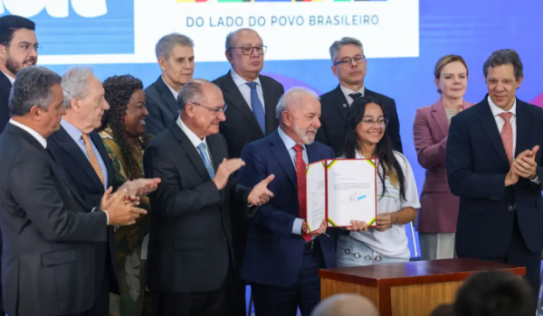 Lula sanciona ECA Digital e cria agência para fiscalizar proteção de crianças na internet
