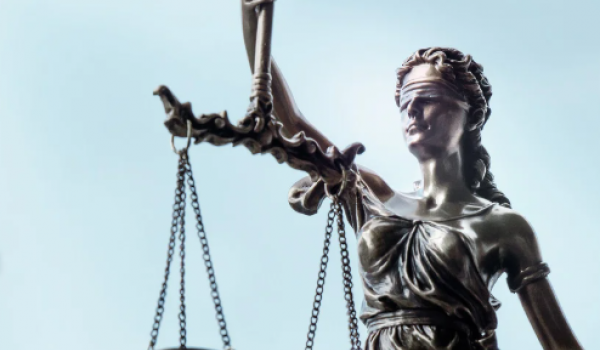 TRT-GO mantém condenação do Itaú por impor práticas religiosas a funcionária