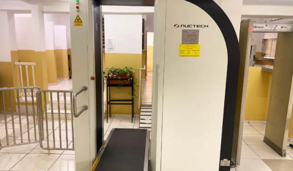 Goiás conclui instalação de scanners corporais em todos os presídios do estado