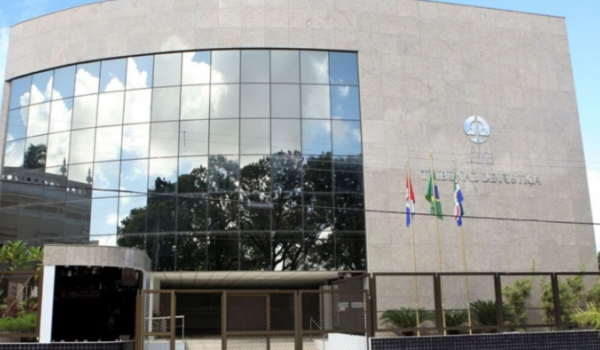 Homem é absolvido após ser acusado de homicídio de vítima que estava viva em Maceió