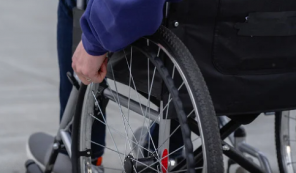 Mulher açougueira é presa após esfaquear marido com deficiência durante discussão 