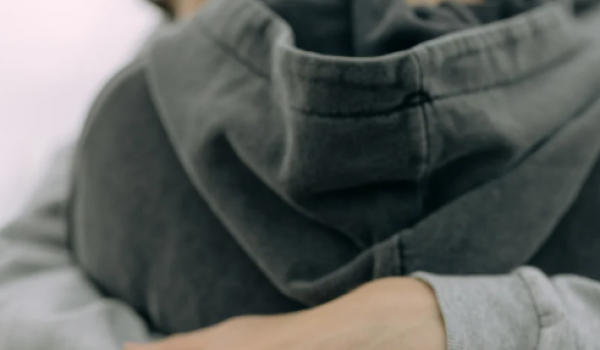 Abraçar faz bem ao coração e à mente, apontam estudos sobre os efeitos do contato físico