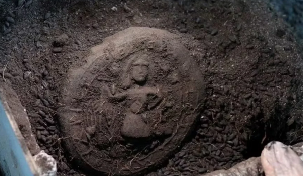 Arqueólogos encontram pães de 1,3 mil anos com inscrições sobre Jesus na Turquia