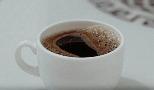 Como o café pode aumentar o bem-estar e trazer sensação de felicidade