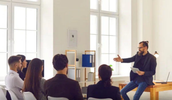 No Japão, pessoas são pagas para elogiá-lo em público e reforçar imagem profissional