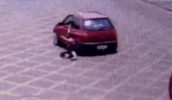 Mulher é arrastada por ex-namorado ao tentar recuperar carro em avenida de Anápolis