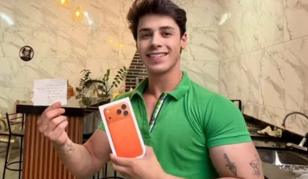 Enfermeiro de Anápolis recebe iPhone de R$ 10 mil como agradecimento de paciente
