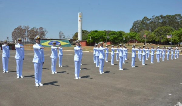 Marinha abre mais de 500 vagas para oficiais temporários em todo o país