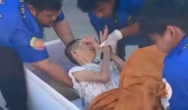 Idosa é encontrada viva dentro de caixão antes de cremação na Tailândia