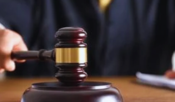 Justiça reconhece vínculo de emprego entre filha e pai dono de loja em Goiânia