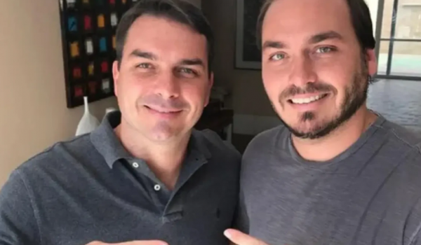 Filhos de Bolsonaro atacam Alexandre de Moraes após STF negar prisão domiciliar ao ex-presidente