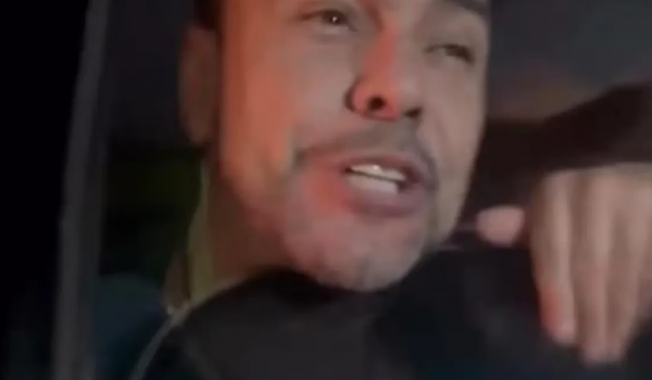 Zezé di Camargo acaba preso em janela de carro durante encontro com fãs