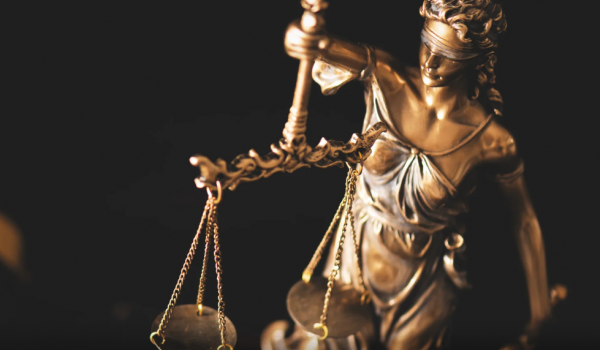 Ataques políticos em redes sociais levam à condenação por dano moral