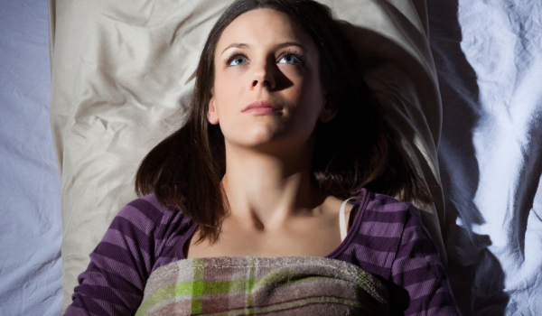 Dormir 8 horas seguidas é um hábito moderno, aponta pesquisador