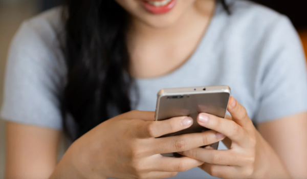 Assistir a vídeos acelerados pode prejudicar atenção, memória e sono, alertam especialistas