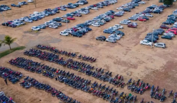 Detran-GO anuncia leilão com 2,8 mil veículos entre carros, motos e sucatas