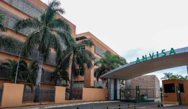 Anvisa aprova novo medicamento para fenilcetonúria e amplia opções de tratamento no Brasil