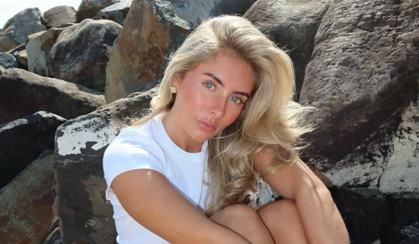 Atriz pornô anuncia gravidez após maratona com 400 homens