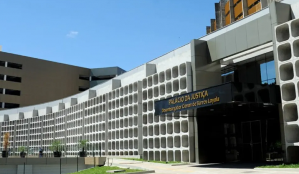 CNJ aposenta desembargador do TJ-GO por assédio
