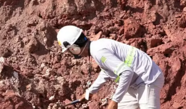 Goiás firma acordo com Japão para explorar terras raras