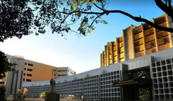 Mulher é presa por engano após erro em mandado judicial