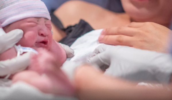 Justiça reconhece dupla maternidade após inseminação caseira