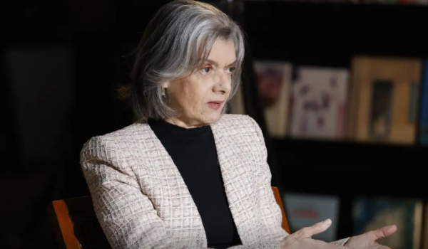 Cármen Lúcia diz que é aconselhada a deixar STF por ataques machistas