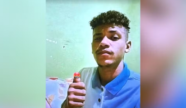 Suspeito mata jovem e fere filha após fugir em Goiás