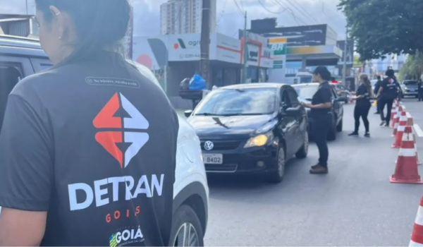 Goiás registra multa de trânsito a cada 8 segundos em 2026