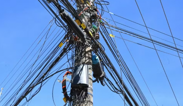 Prefeitura de Goiânia endurece punições para fios soltos e prevê multa de R$ 20 mil