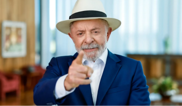 Lula amplia vantagem sobre Flávio Bolsonaro em nova pesquisa eleitoral
