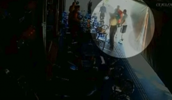 Homem volta armado a bar em Goiânia após elogio à companheira