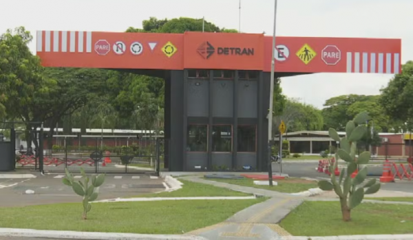 Mais de 670 mil motoristas podem receber dinheiro de volta do Detran-GO