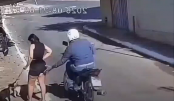 Motociclista é flagrado apalpando mulher em rua de Goiânia