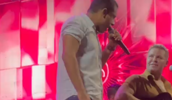 PM sobe ao palco e canta com Eduardo Costa em Goiás
