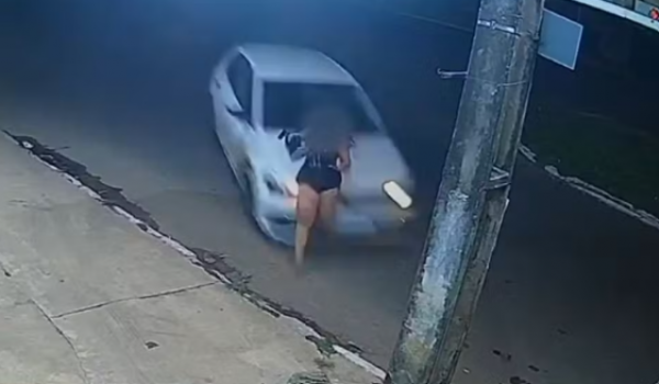 Mulher é  atropelada pelo ex-namorado duas vezes 