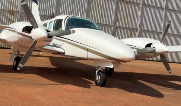 Menino que construiu avião artesanal ganha curso de piloto em Goiás