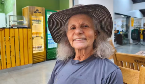 Professora da UFG, de 79 anos, é atacada com vidro em Goiânia