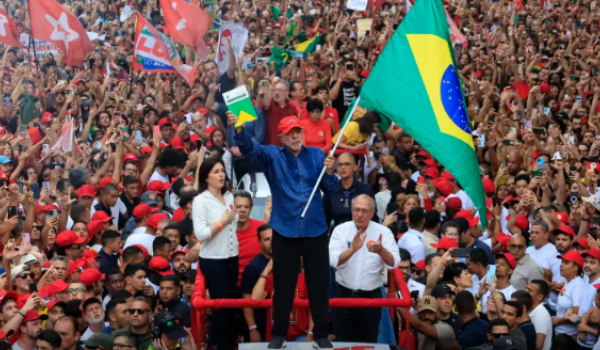 Lula é reeleito presidente com 64 milhões de votos e chega ao quarto mandato
