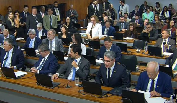 CCJ do Senado rejeita por unanimidade a PEC da Blindagem