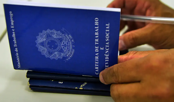CLT segue como preferência entre brasileiros na busca por emprego, aponta pesquisa