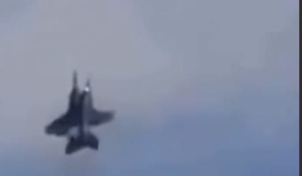 Colisão entre jatos militares durante show aéreo nos EUA termina com quatro tripulantes ejetados