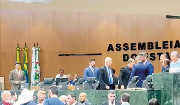 Conselho de Ética da Alego deve definir relatores de processos entre Amauri Ribeiro e Major Araújo na segunda (25)