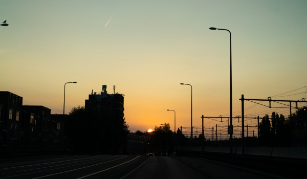 Apagão deixa 9 estados e o Distrito Federal sem energia após incêndio em subestação no Paraná